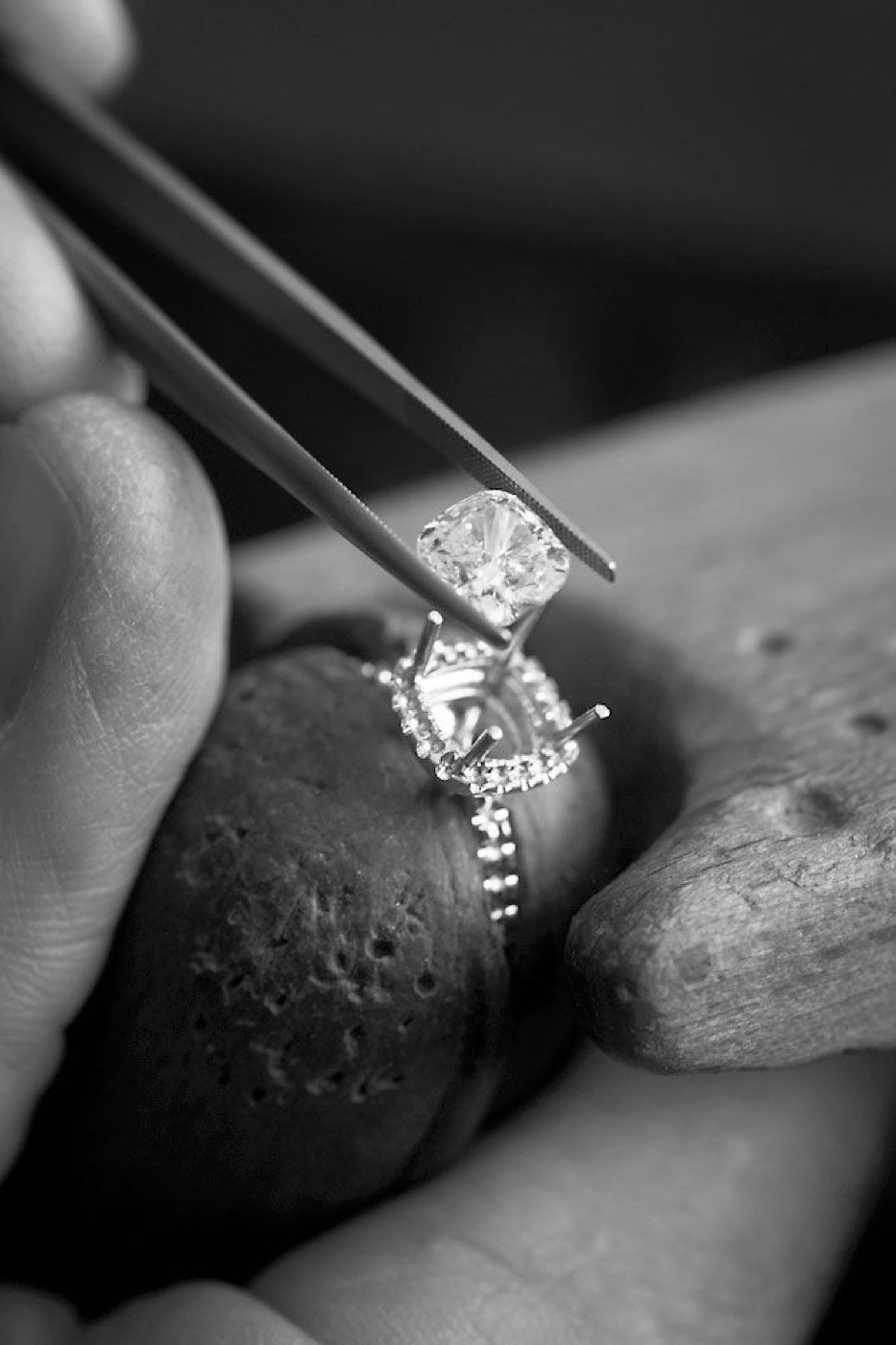 A solitaire ring drawn in CAD, its proportions plotted around the centre stone's certificate measurements