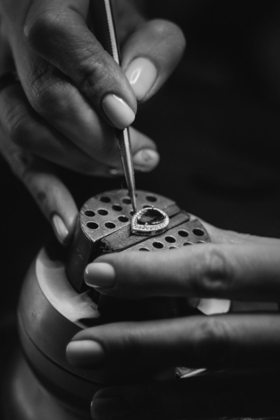 18k gold being poured into a ring mould